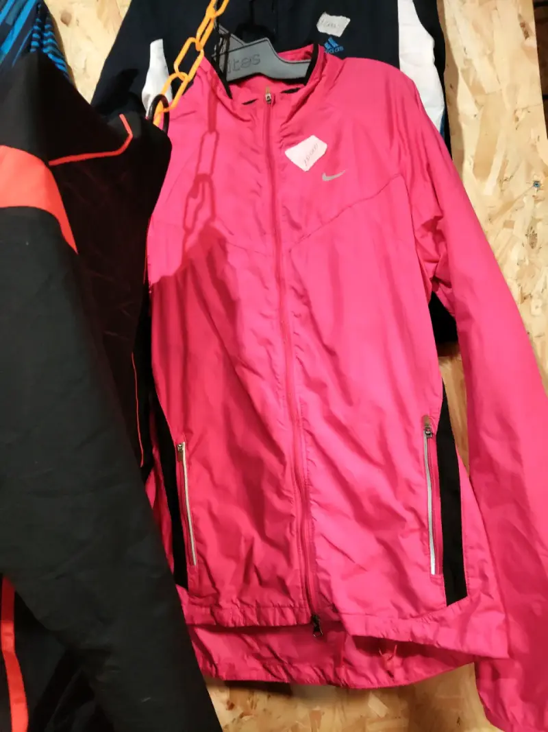Polerón deportivo rosa marca - 3