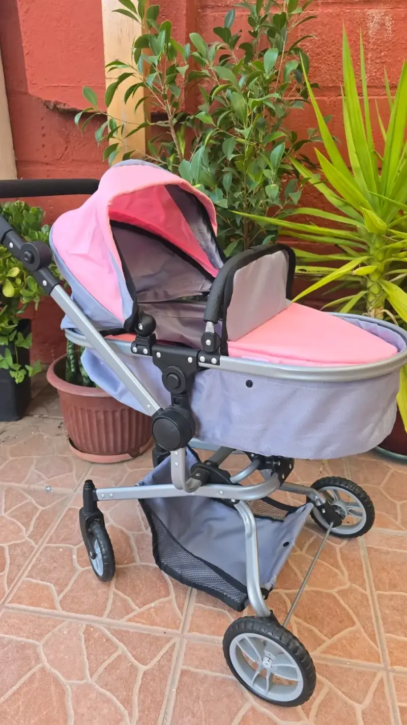 Coche de bebé rosa y gris - 1