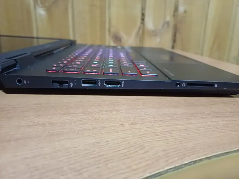 HP Gaming OMEN 15 Ryzen 7 4800H RTX 2060 16GB RAM - 5