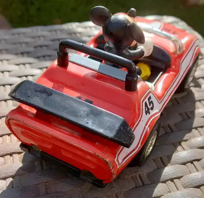 Mickey Mouse  Auto de juguete rojo con piloto - miniatura 4
