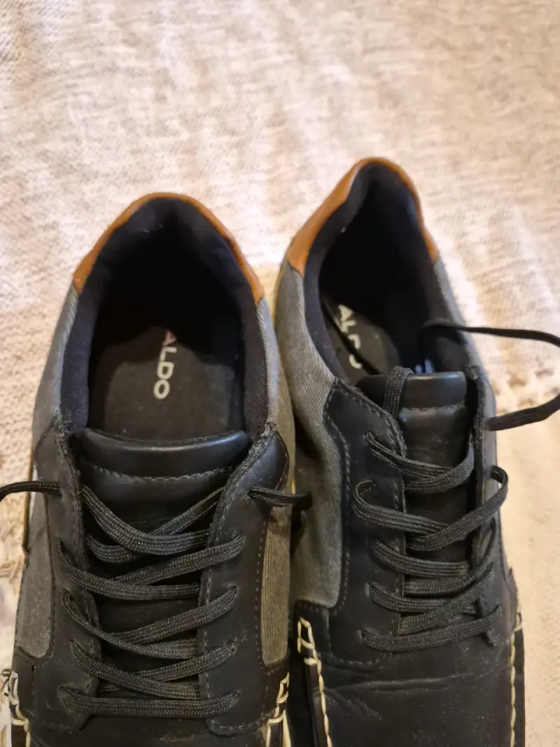 Zapatos casuales en negro y gris