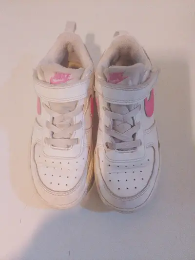 Zapatillas blancas con detalles rosas - miniatura 1