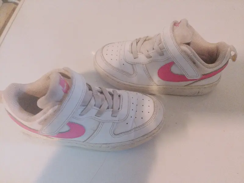 Zapatillas blancas con detalles rosas - 3