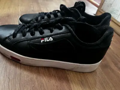 Zapatillas negras Fila usadas - miniatura 1