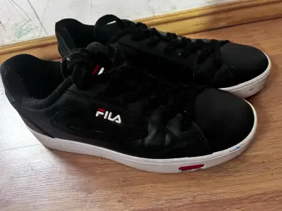 Zapatillas negras Fila usadas - miniatura 2