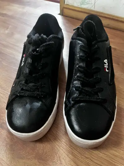 Zapatillas negras Fila usadas - miniatura 3