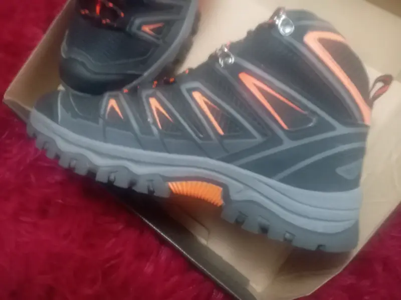 Zapatillas deportivas rojas y bototos nuevos - 5