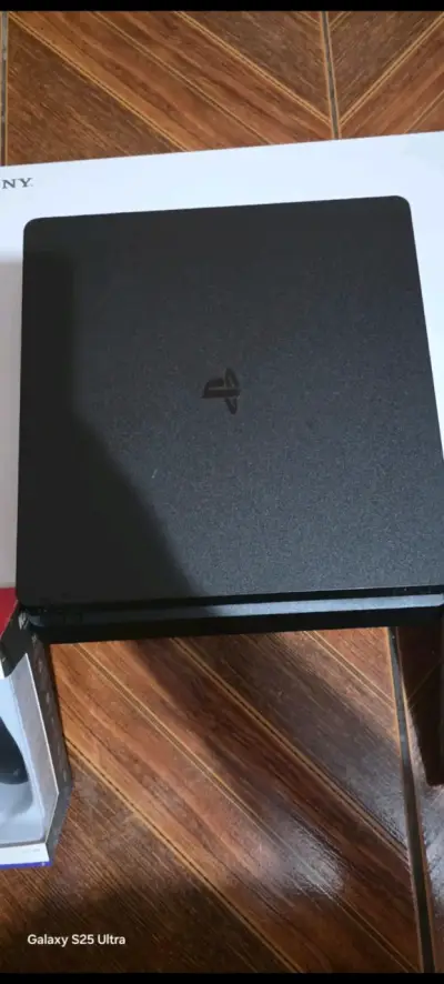 Consola de videojuegos Sony PS4 con controles - miniatura 2