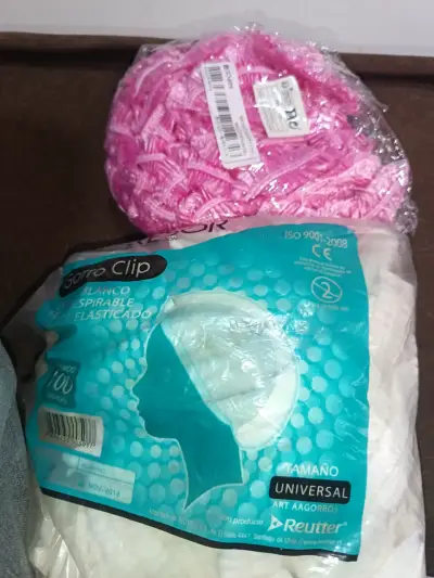 Gorros desechables blancos y rosados - miniatura 1