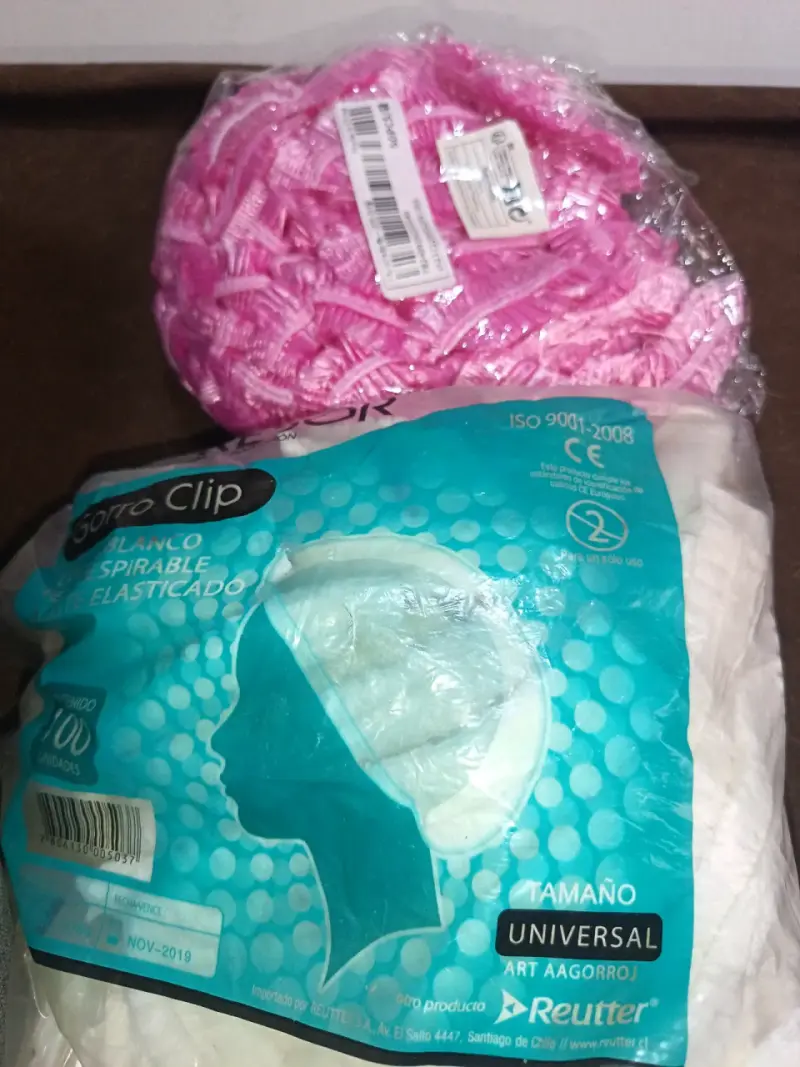 Gorros desechables blancos y rosados - 2