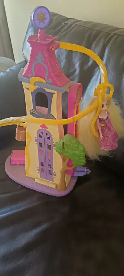 Juguetes, casa rodante, castillo Rapunzel - miniatura 3