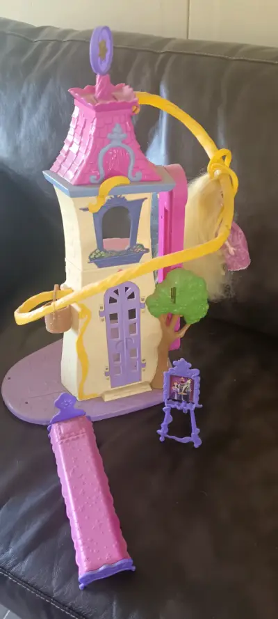 Juguetes, casa rodante, castillo Rapunzel - miniatura 4
