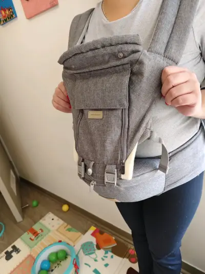 Mochila portabebé gris - miniatura 1