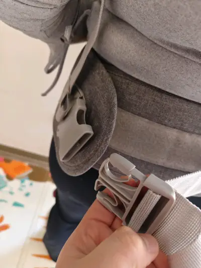 Mochila portabebé gris - miniatura 5