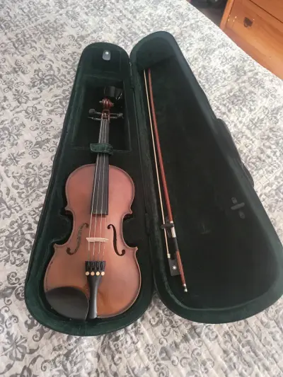 Violín con estuche incluido - miniatura 1