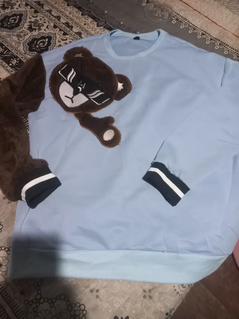 Polerón azul con estampado de oso - 2
