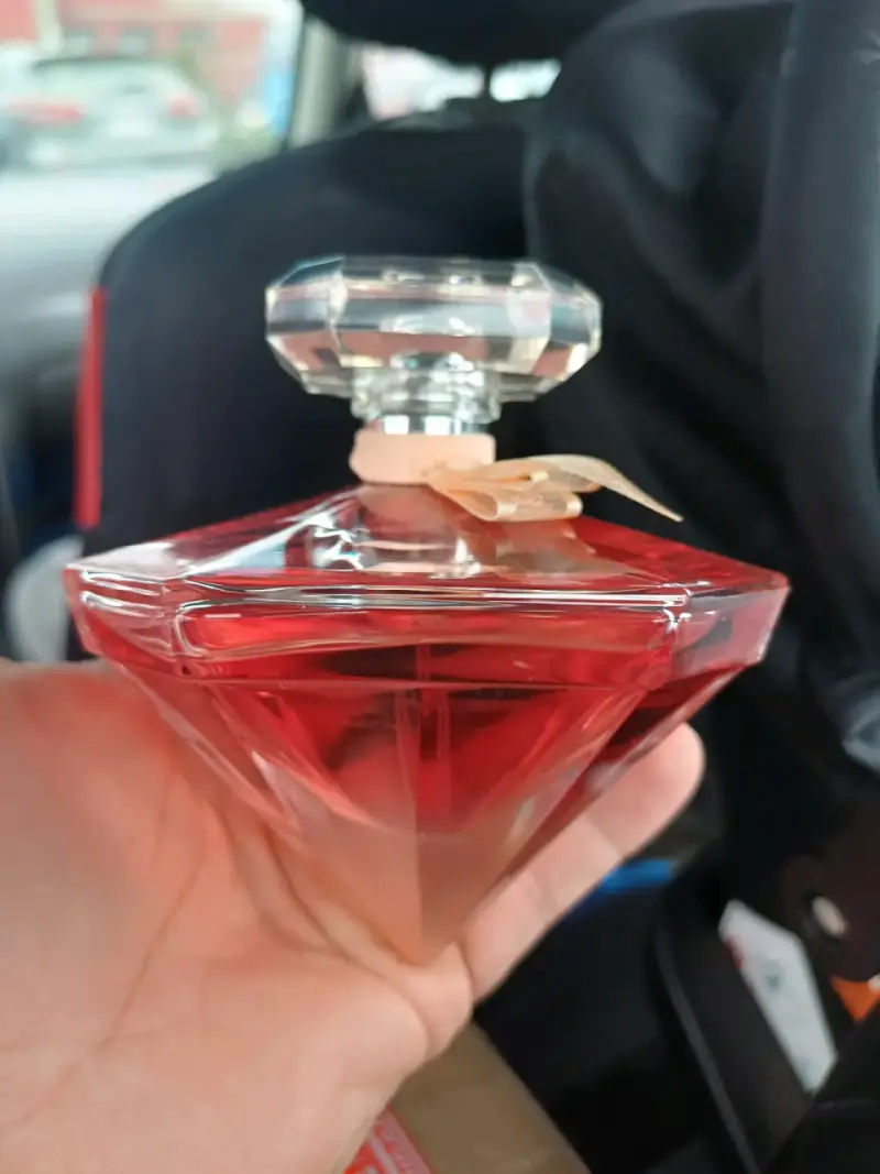 Perfume frutal en botella de cristal - 1