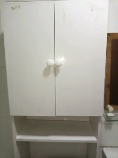 Armario blanco de pared - miniatura 2