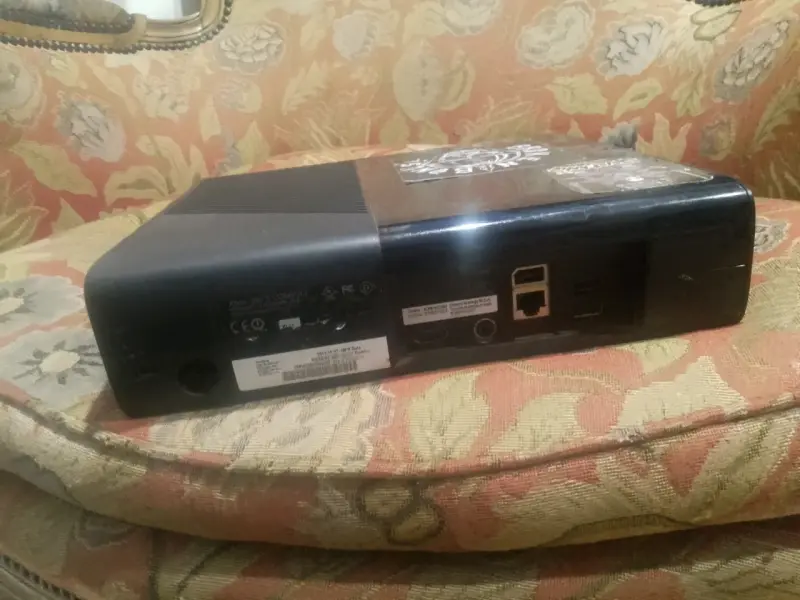 Xbox 360 más 5 juegos y un control - 3