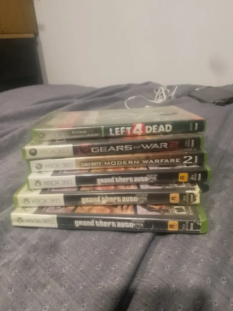 Xbox 360 más 5 juegos y un control - 5