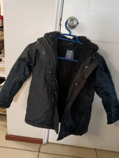 Parka negra infantil con capucha - miniatura 1