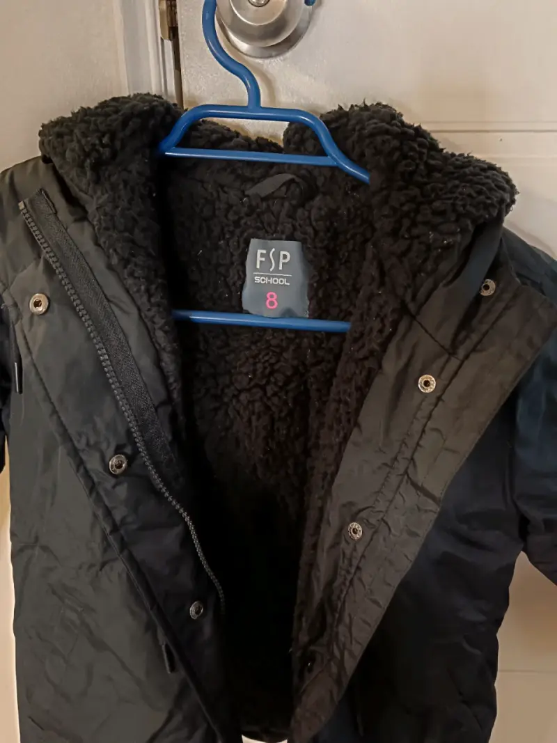 Parka negra infantil con capucha - 4