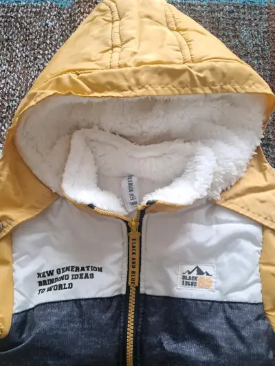 Chaqueta acolchada amarilla infantil - miniatura 2