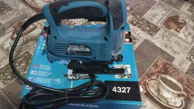 Sierra caladora Makita 4327 - miniatura 1