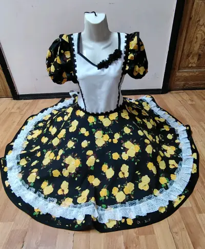 Vestido de huasa confección propia - miniatura 1