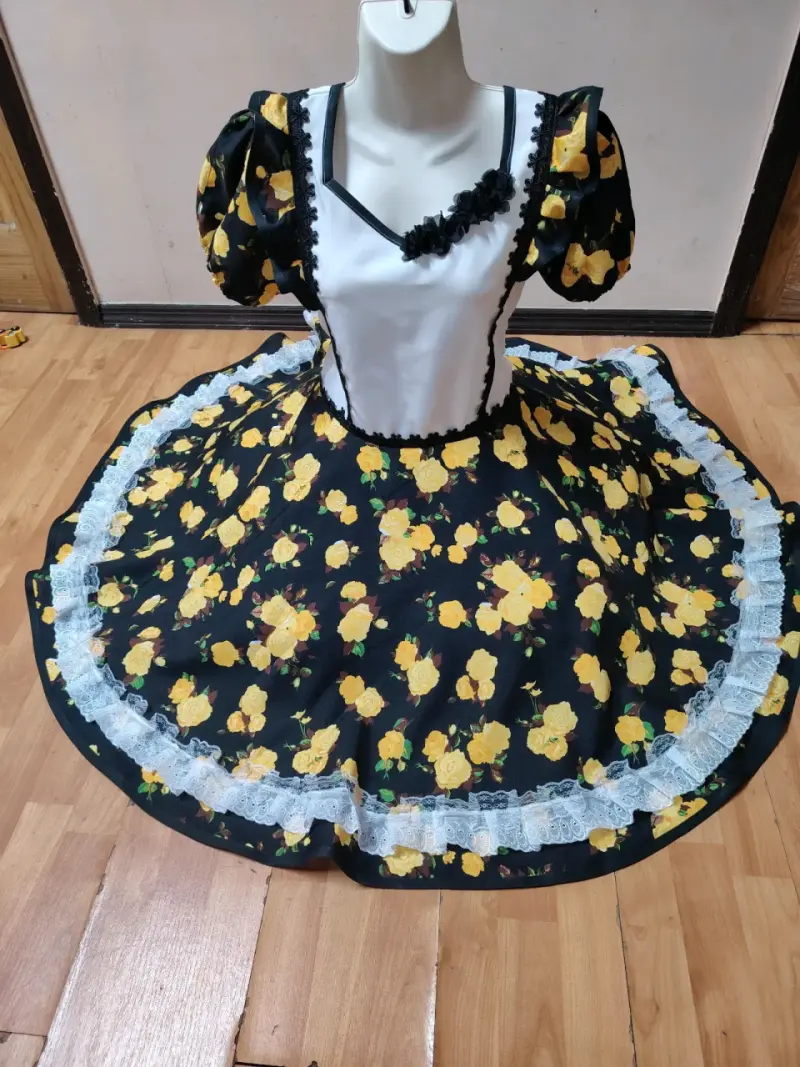 Vestido de huasa confección propia - 3