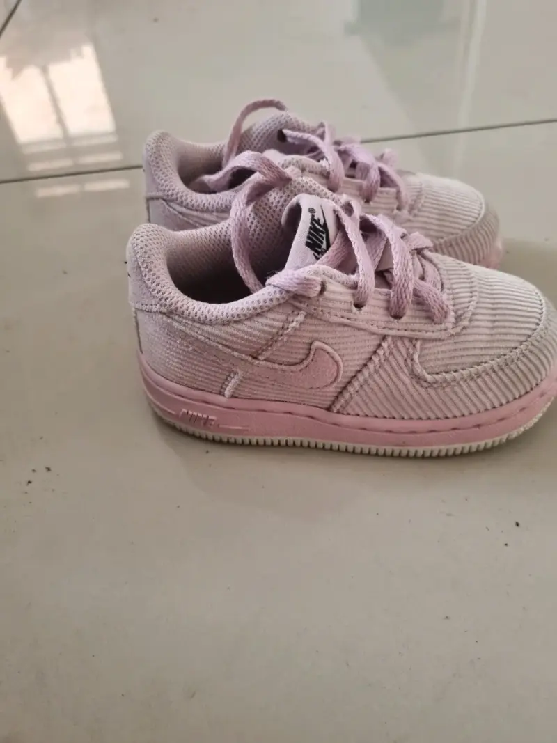 Zapatillas rosas Nike para niños - 2