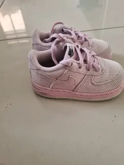 Zapatillas rosas Nike para niños - miniatura 2