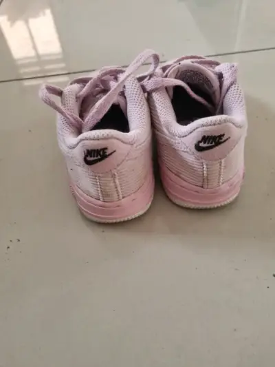Zapatillas rosas Nike para niños - miniatura 3