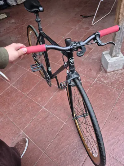Bicicleta P3CYCLES fixie negra y amarilla - miniatura 2