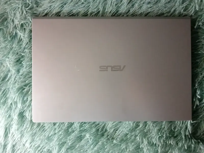 Notebook ASUS plateado - 1
