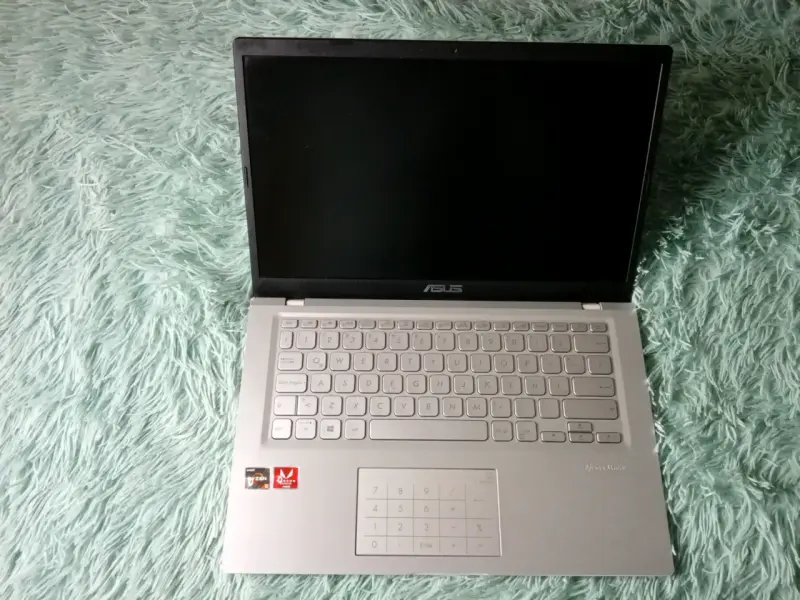 Notebook ASUS plateado - 2