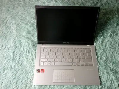 Notebook ASUS plateado - miniatura 2