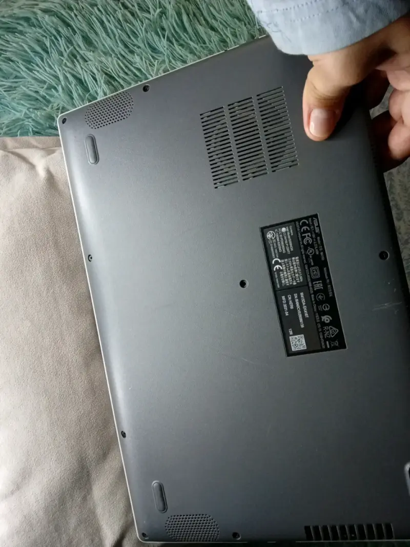 Notebook ASUS plateado - 6