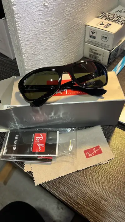 Gafas de sol Ray-Ban negras modelo Balorama - miniatura 1