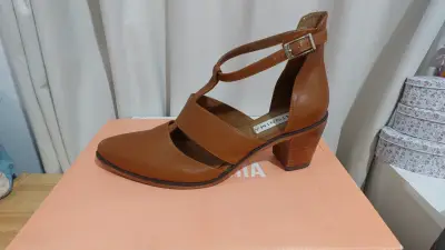 Zapatos de tacón marrones - miniatura 1