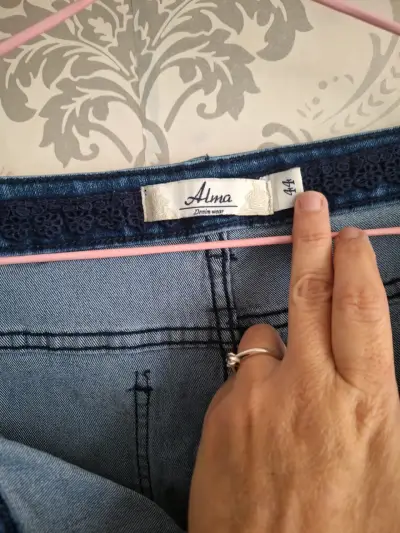 Jeans azules clásicos - miniatura 2