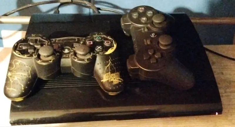 Consola de videojuegos negra - 2