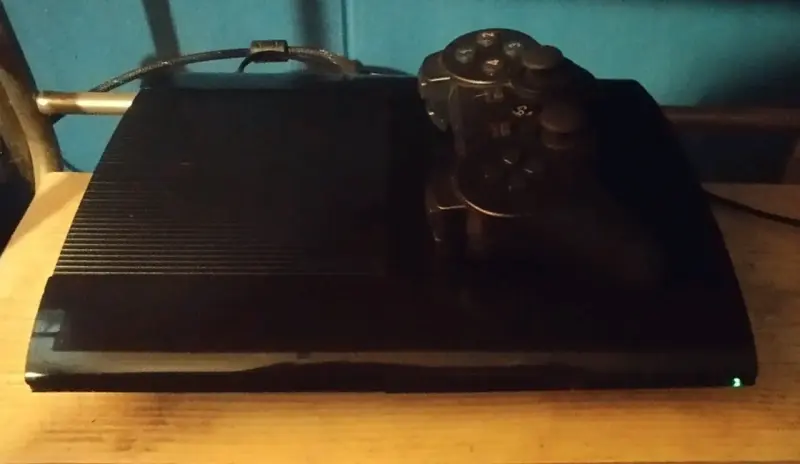 Consola de videojuegos negra - 4