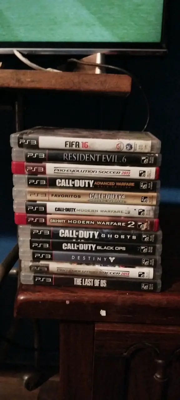 Consola de videojuegos negra - 5