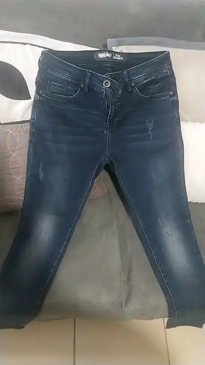 Jeans azul desgastado - miniatura 3