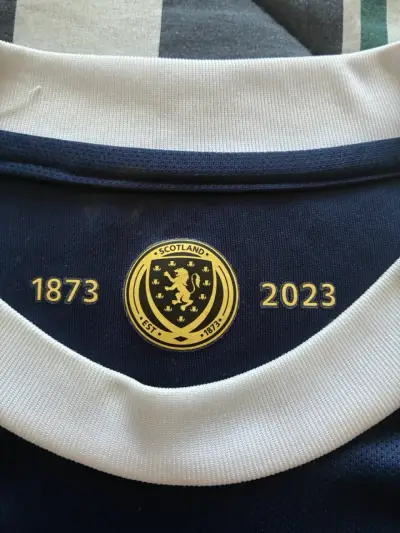 Camiseta fútbol 150 años selección de Escocia. - miniatura 5
