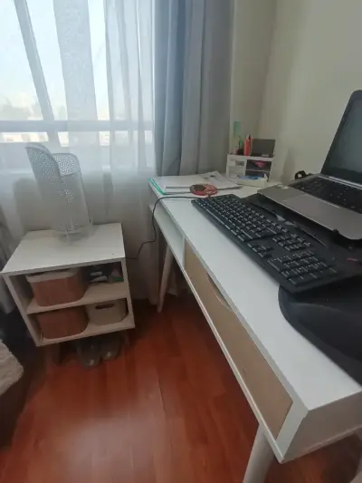Escritorio blanco con cajón - miniatura 1