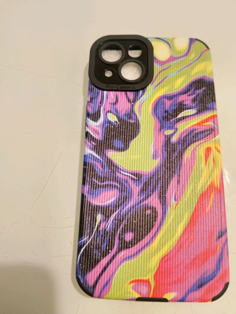 Carcasa iPhone 13 con diseño colorido