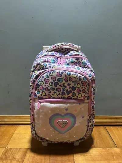 Mochila escolar con corazones - miniatura 1