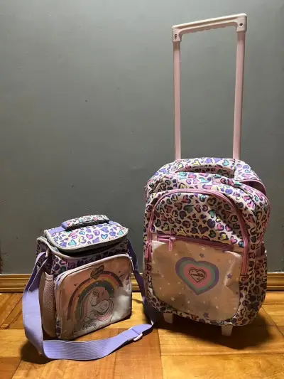 Mochila escolar con corazones - miniatura 2